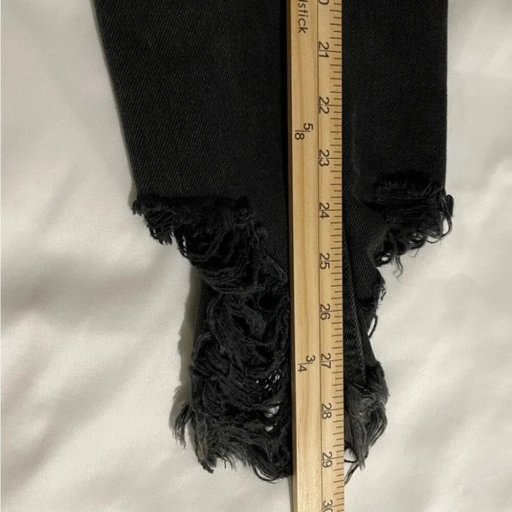 Free people Black Distressed Destroyed Chewed‎ Up Midrise Straight Leg Size 26